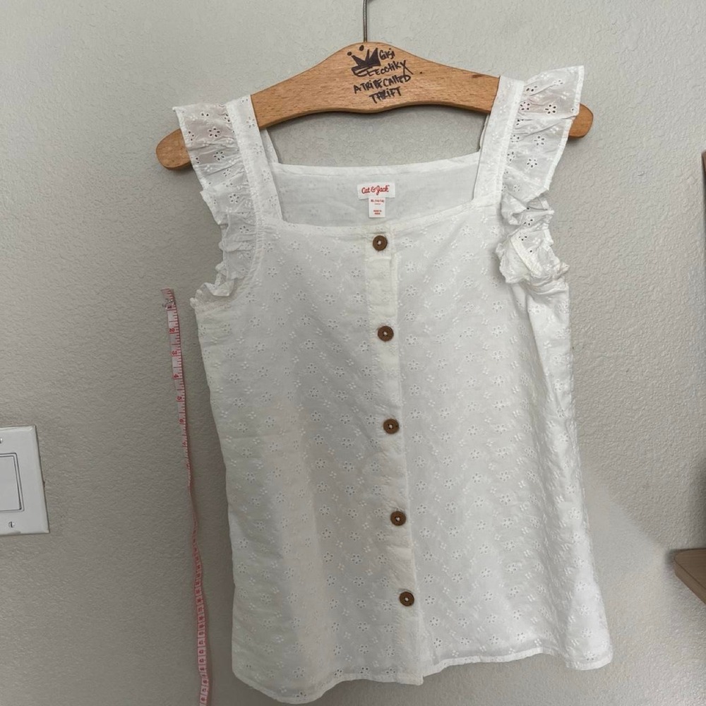 White eyelet blouse with ruffles and wooden buttons, size XL